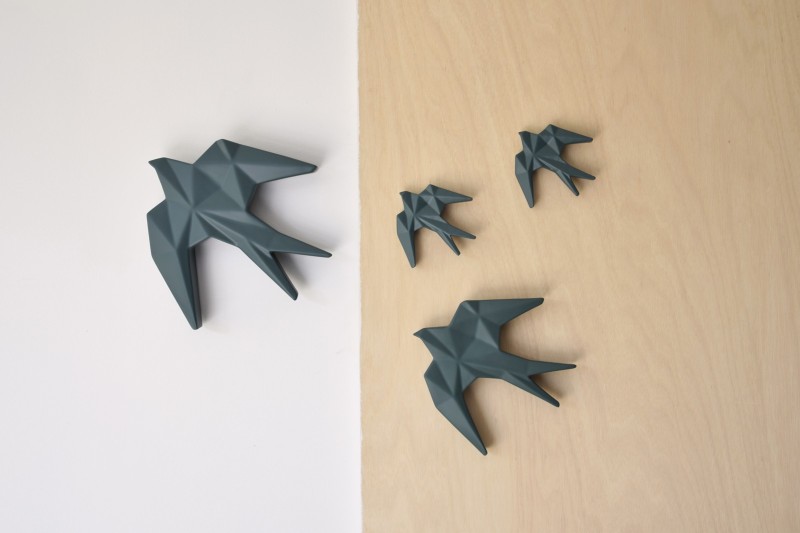 ANDURIÑA COLLECTION. MATT DARK GREEN CERAMIC WALL SCULPTURE | VP Inte